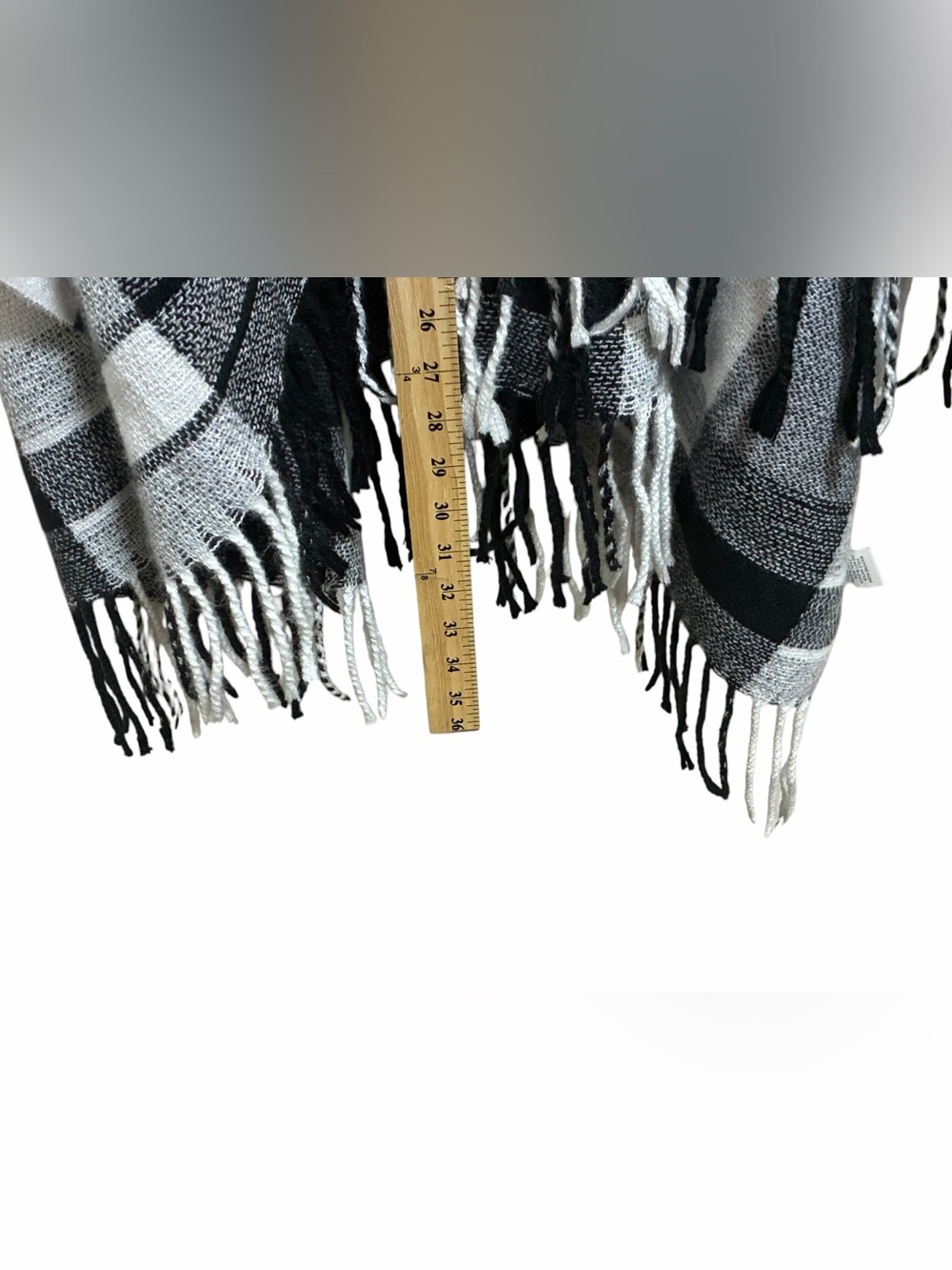New Jon & Anna Poncho One Size Shawl Cardigan Wrap Fringe Plaid Black White OS - Picture 8 of 11